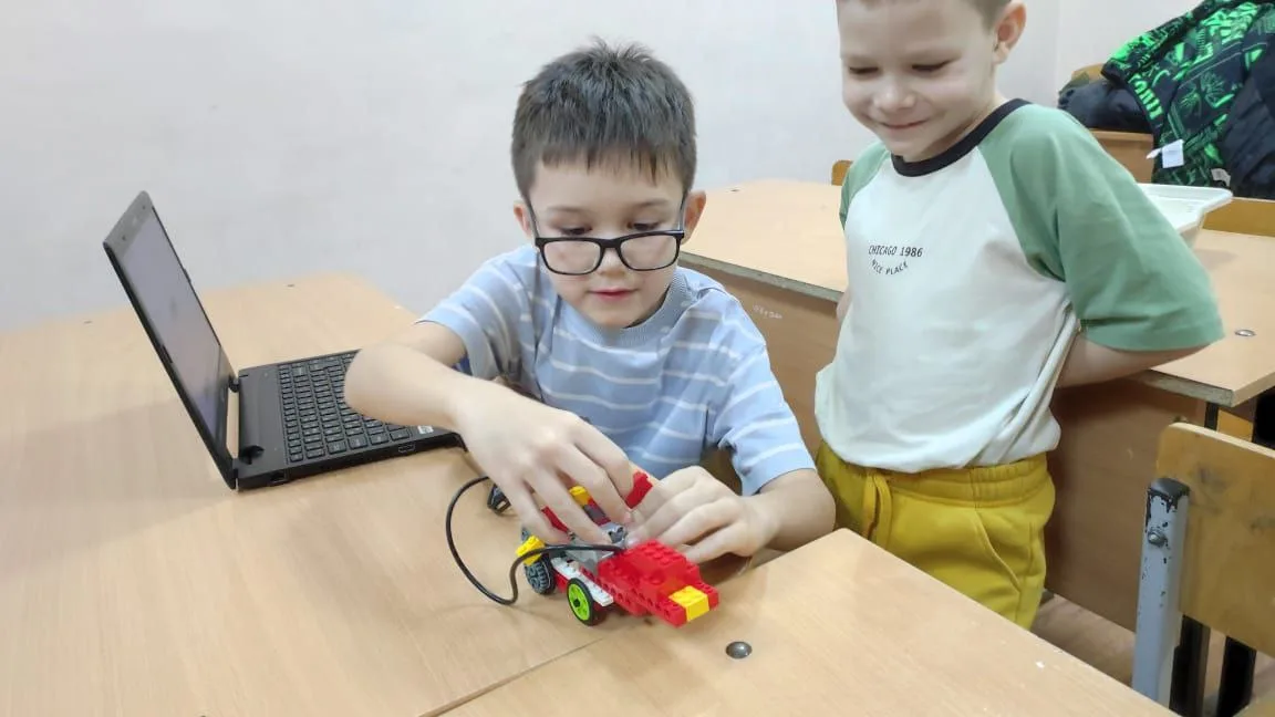 Урок программирования в клубе Роббург